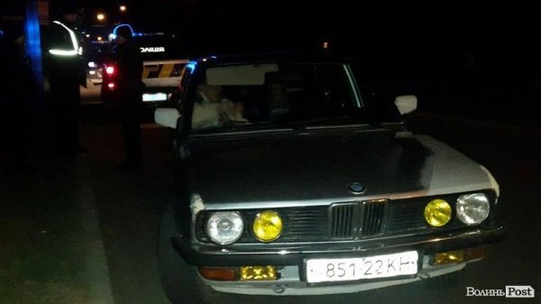 Мама мажора забарикадувалась в BMW. ФОТО
