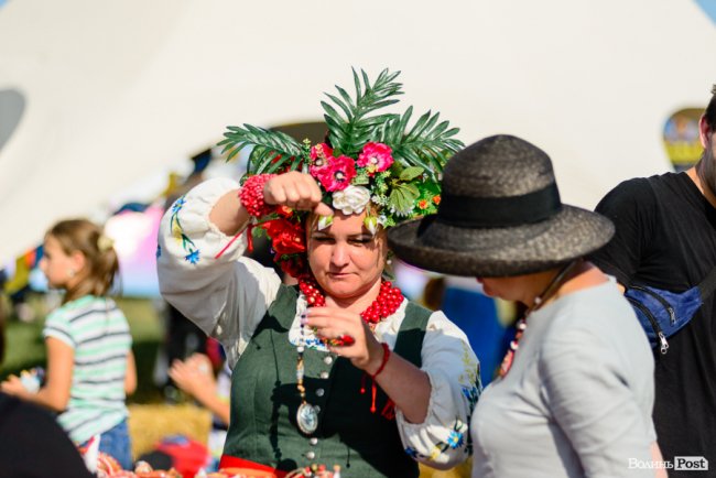 Патріотичні гутірки та захопливі бої: як минає другий день атмосферного «Бандерштату». ФОТО