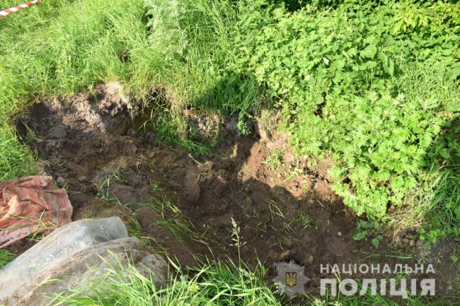 На Рівненщині чоловік убив знайомого та закопав тіло біля будинку 