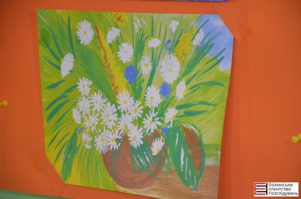 У Луцьку ‒ виставка-продаж картин заради особливих дітей. ФОТО