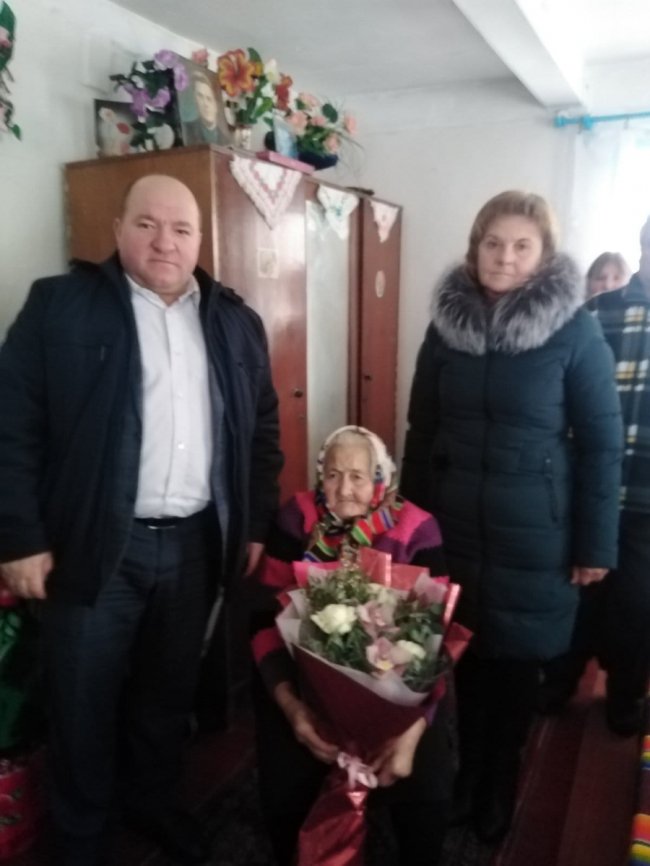 На Волині мати-героїня відсвяткувала 90-річчя. ФОТО