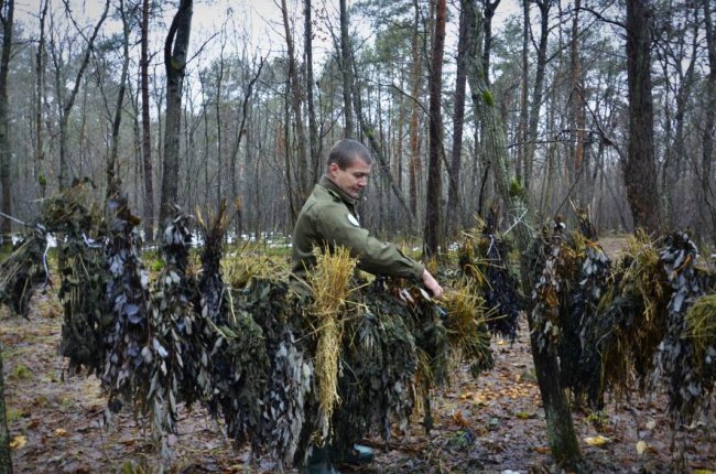 Як у волинському нацпарку підгодовують диких мешканців лісу. ФОТО
