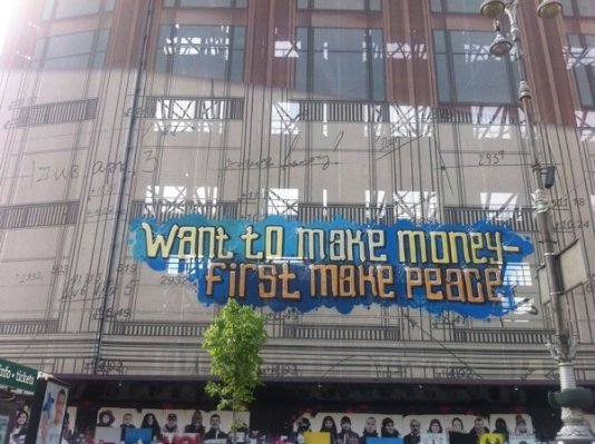 У Ахметова вигадали, як боротися з написами «Путін ху*ло». ФОТО