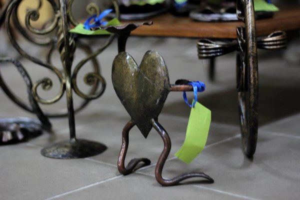 У Ковелі - благодійна виставка-продаж кованих виробів для бійців АТО. ФОТО