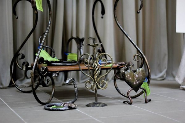 У Ковелі - благодійна виставка-продаж кованих виробів для бійців АТО. ФОТО