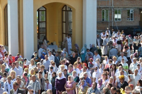 Як у Луцьку віряни відзначали Яблучного Спаса. ФОТО