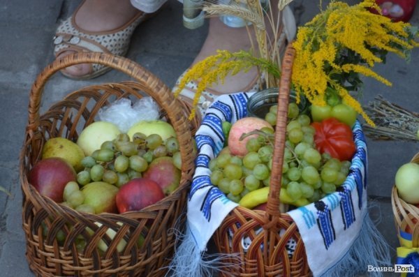 Як у Луцьку віряни відзначали Яблучного Спаса. ФОТО