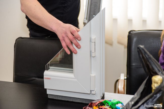 Увага до деталей: як на «Інвесторі» вікна «розбирали». ФОТО