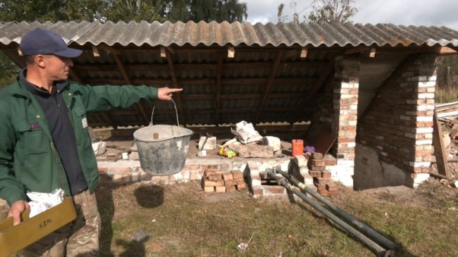 На Волині почали ремонтувати будинки, які постраждали від падіння боєприпаса з літака. ВІДЕО