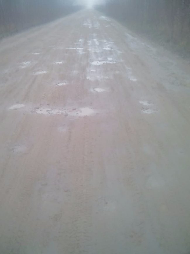 На дорозі між волинськими селами утворилося провалля. ФОТО