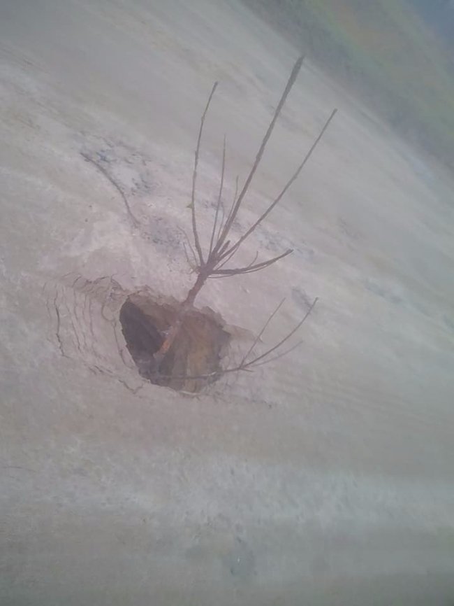 На дорозі між волинськими селами утворилося провалля. ФОТО