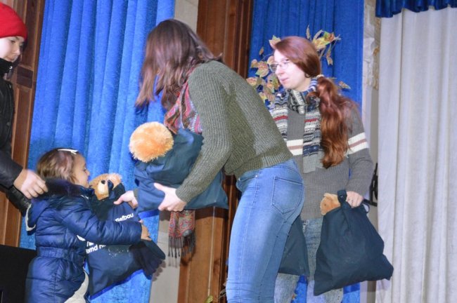 У Ковель з гостинцями для дітей приїхали німецькі благодійники. ФОТО