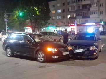 У Луцьку лоб у лоб зіткнулися дві автівки. ФОТО