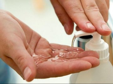 У Луцьку перевірили, чи дотримуються правил карантину перукарні, салони краси, магазини та ринки