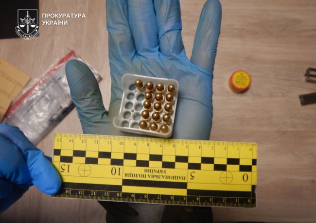 Хмельниччанин відправляв на Волинь пістолети і набої. ФОТО