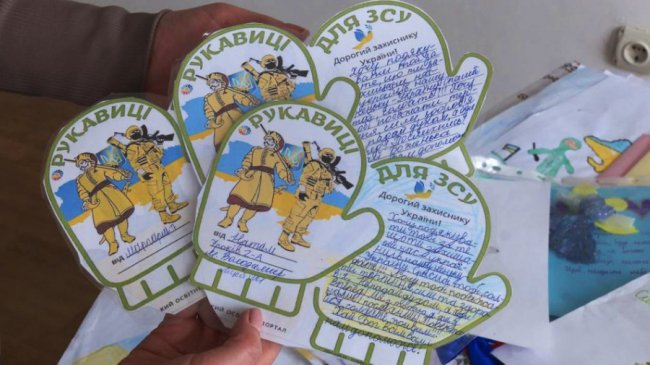 У громадах Волині зібрали тисячу листів для військових. ВІДЕО