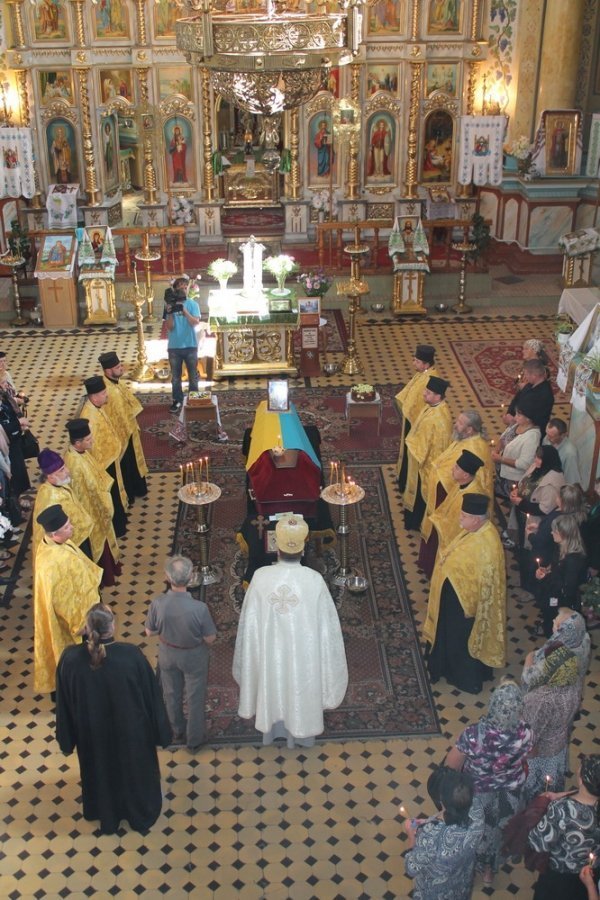 Поховали двох волинян, які загинули на Сході України. ФОТО