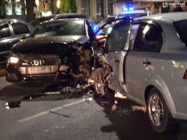У Луцьку на Премоги зіткнулися три автівки: пасажир Chevrolet у важкому стані.ФОТО