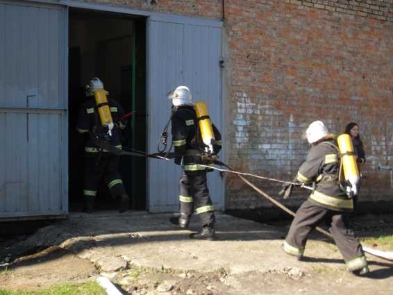 Ковельські рятувальники провели для ліцеїстів майстер-клас із цивільної оборони. ФОТО 