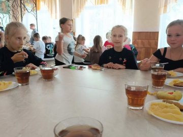 Гаряче харчування у луцьких школах не здорожчало: хто харчуватиметься безплатно. ВІДЕО