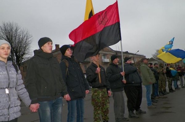 У Нововолинську - живий ланцюг. ФОТО