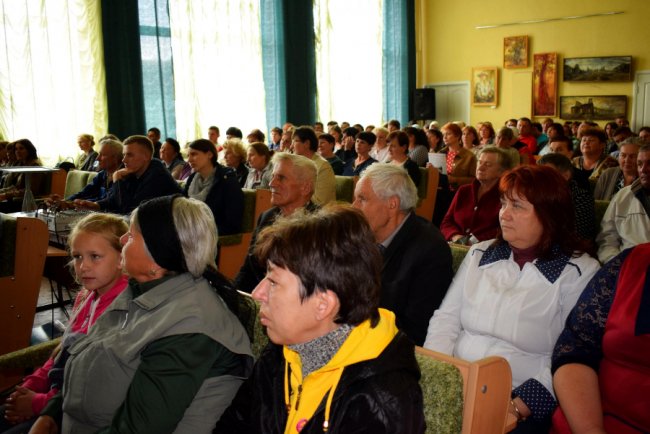 «Маємо вернути в життя дітей спорт», – Степан Івахів відкрив у Шацьку новий стадіон*