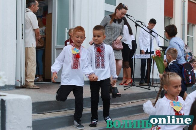 У луцькій школі №5 пролунав перший дзвоник. ФОТО