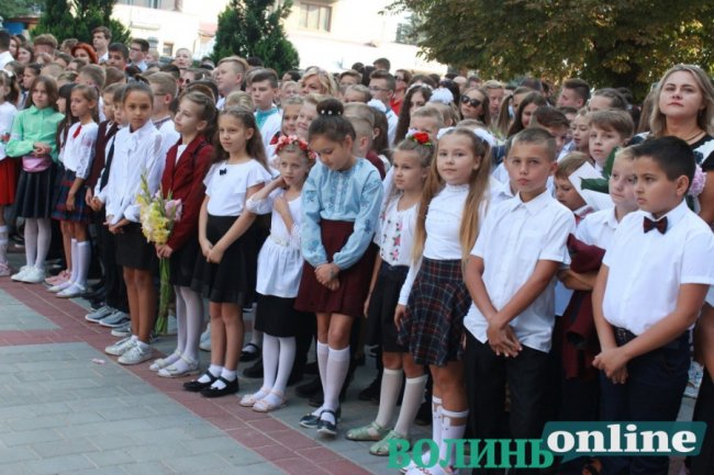 У луцькій школі №5 пролунав перший дзвоник. ФОТО