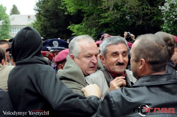У Тернополі в День Перемоги «скрутили» свободівців. ФОТО. ВІДЕО