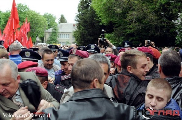 У Тернополі в День Перемоги «скрутили» свободівців. ФОТО. ВІДЕО