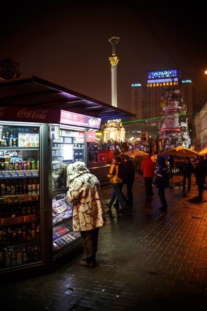 Ніч на Майдані в очікуванні штурму. ФОТО