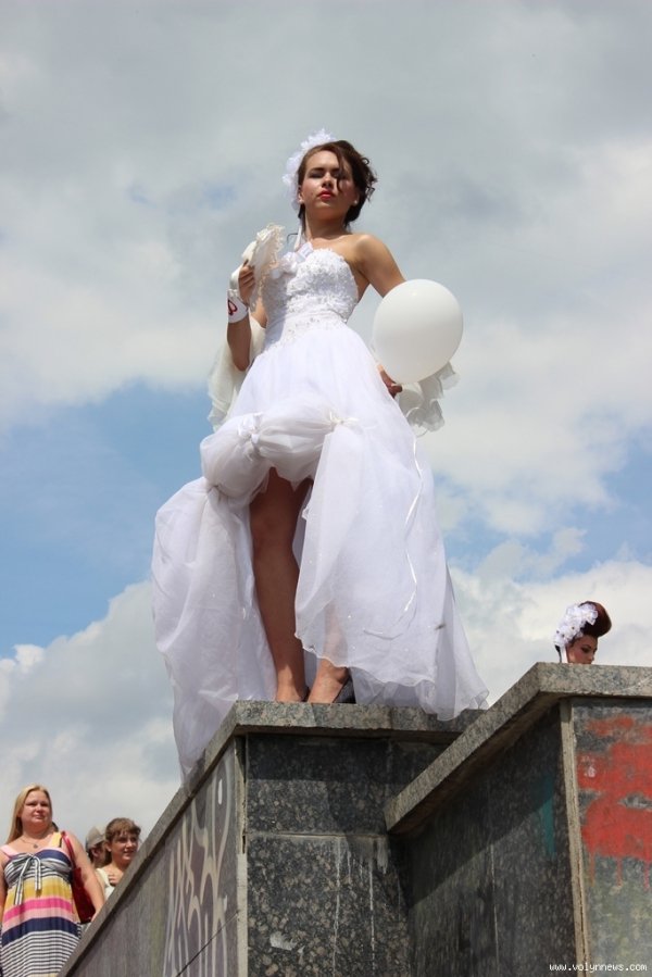 Парад наречених у Луцьку. ФОТО