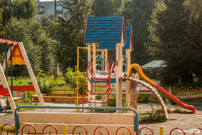 «Хто живе на ЛПЗ, тому у житті везе»: день на луцькому районі контрастів. ФОТО