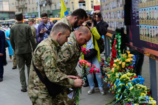 У Луцьку вшанували загиблих під Волновахою. ФОТО