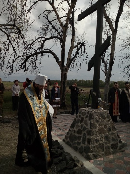 Митрополит Михаїл провів панахиду за загиблими у Волновасі. ФОТО
