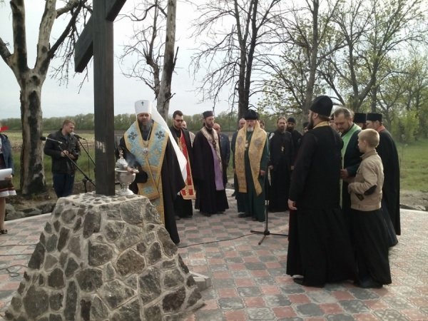 Митрополит Михаїл провів панахиду за загиблими у Волновасі. ФОТО