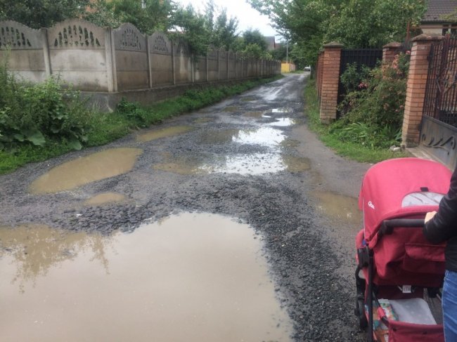 У Луцьку вулиця «не бачила» асфальту. ФОТО