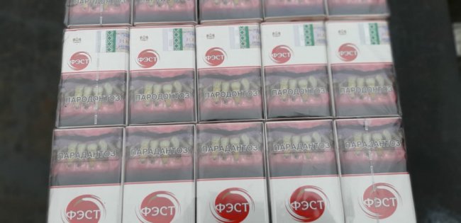 На Волині у білоруса вилучили легковик, набитий контрабандними цигарками. ФОТО