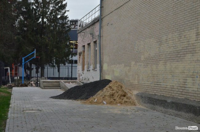 Луцькі депутати сходили в басейн і сауну. ФОТО