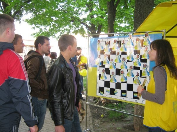 «Не голосують тільки лузери!» - волинян кличуть на вибори