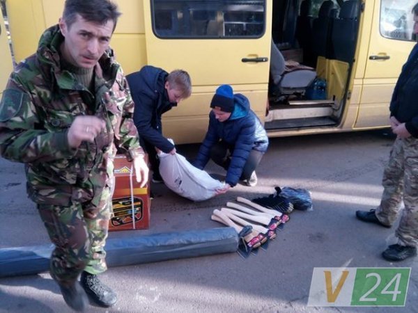 Луцькі дітлахи зібрали чималу передачу для бійців. ФОТО