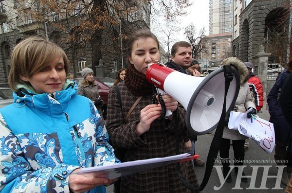 Переселенці влаштували «гру» під Адміністрацією Президента. ФОТО