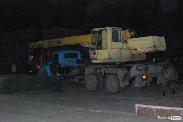 На Волині знесли пам'ятник Леніну. ФОТО