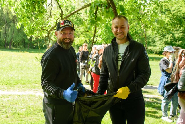 «Це може бути суперлокація»: «Інвестор» влаштував толоку у ботанічному саду на Потебні. ФОТО*