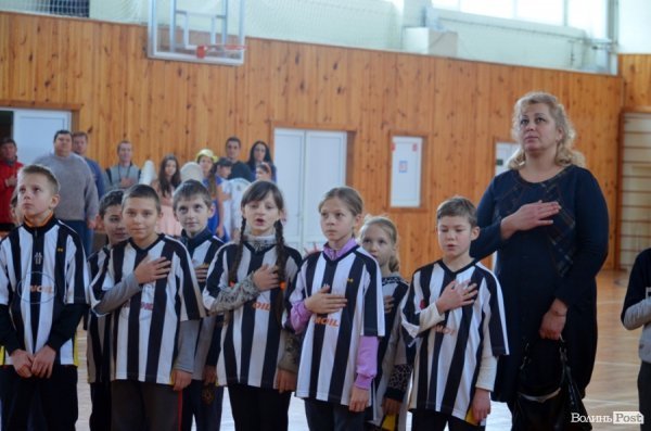 Бігали, раділи, вболівали: у Ковелі школярі змагалися на святкових «Веселих стартах»