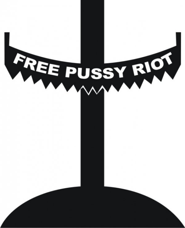 Гола дівка спиляла пам’ятний хрест жертвам репресій. ФОТО. ВІДЕО