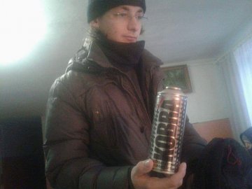 У Луцьку спіймали «на гарячому» молодика, який розмальовував стіну