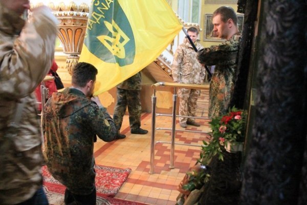 У Луцьку освятили прапор «Самооборони». ФОТО