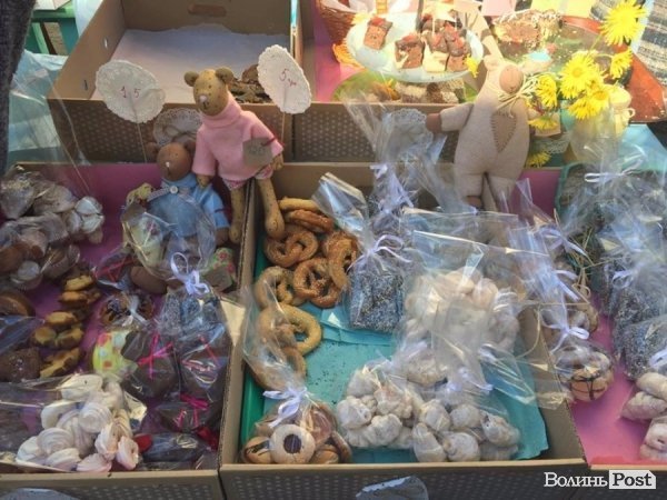 У Луцькому дитячому садочку №7 стартувала естафета «Долонька-милосердя». ФОТО