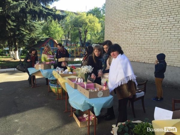 У Луцькому дитячому садочку №7 стартувала естафета «Долонька-милосердя». ФОТО